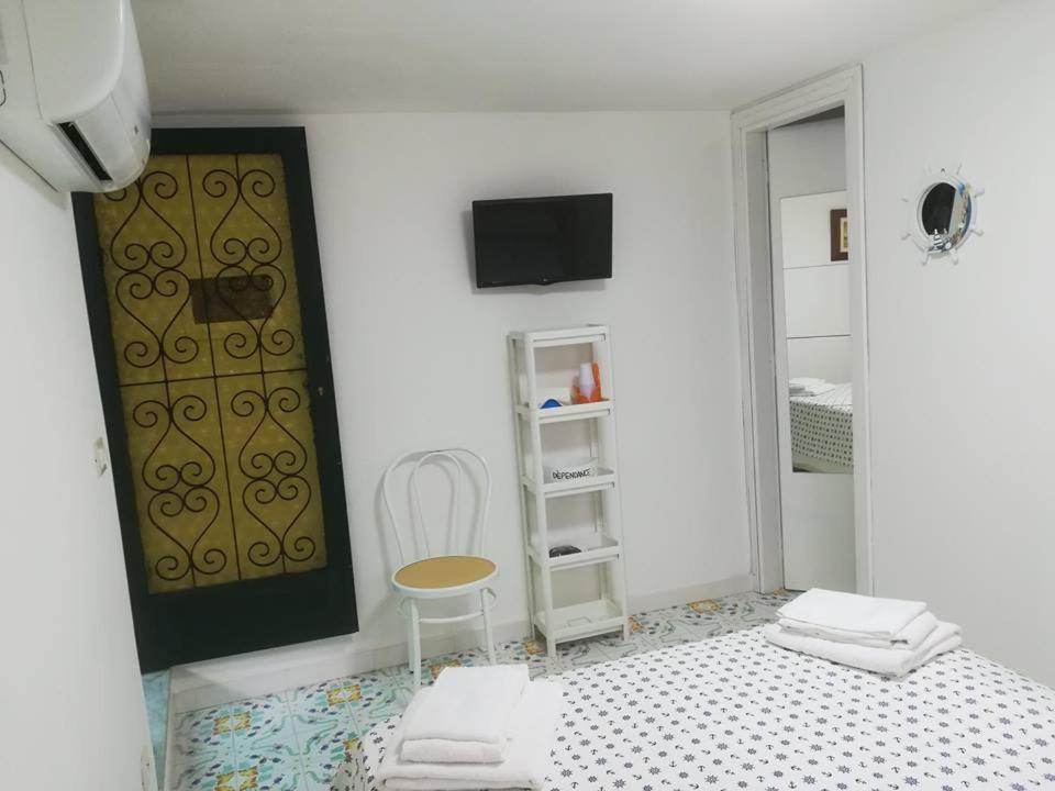 Villa Iscla Maison D'Hotes อีสเกีย ภายนอก รูปภาพ