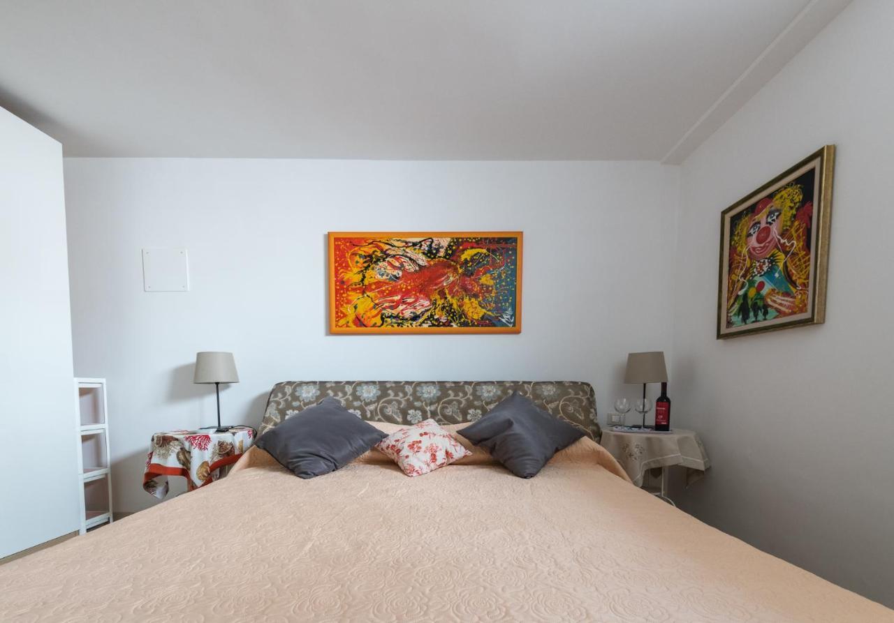 Villa Iscla Maison D'Hotes อีสเกีย ภายนอก รูปภาพ